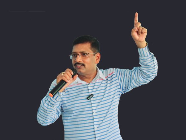 Coach Sanjeev Kumar speaking on stage
